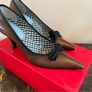Miu Miu made in Italy. Distressed Brown pumps with felt bow and pointy toes.